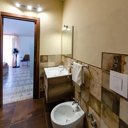 A Due Passi Dal Duomo Con Cucina Апартаменты Чефалу